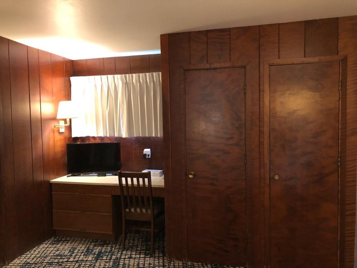 Curly Redwood Lodge Кресент-Сіті Екстер'єр фото